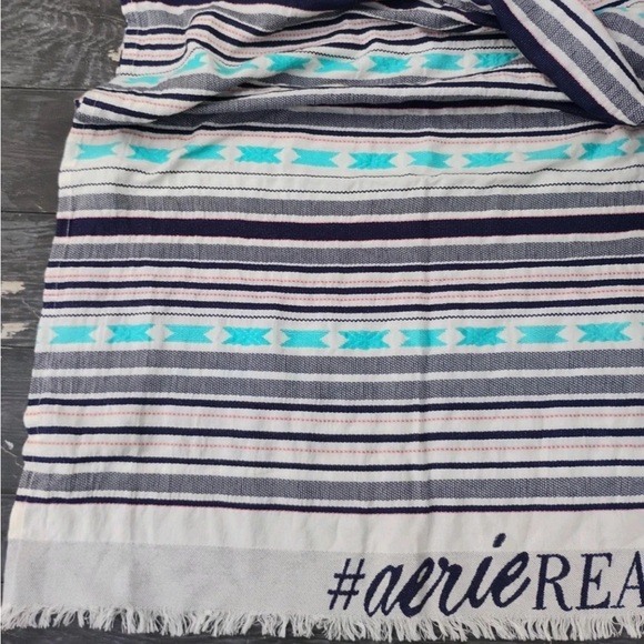 American Eagle Aerie Real Womens Shawl Wrap Blanket Scarf Multicolor Patte - Picture 4 of 4